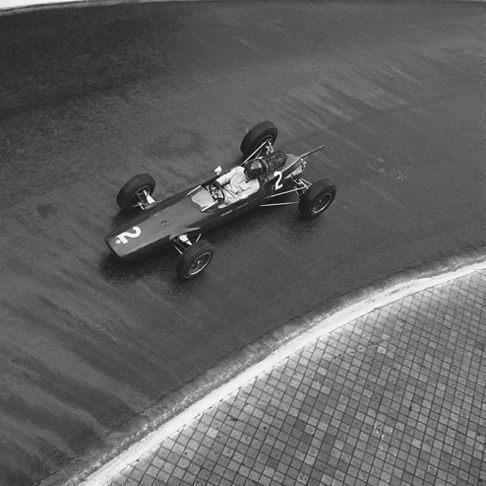 Dans les rues de Pau 1964 sur le Lotus 32 du team Ron Harris